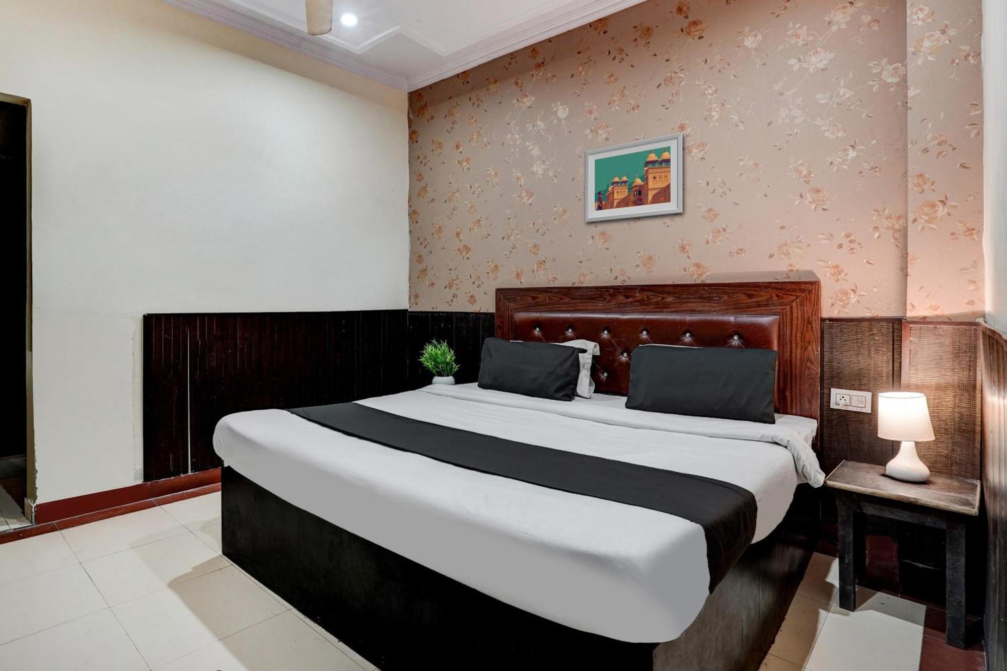 Super Hotel O Bg Hotel Фаридабад Екстериор снимка