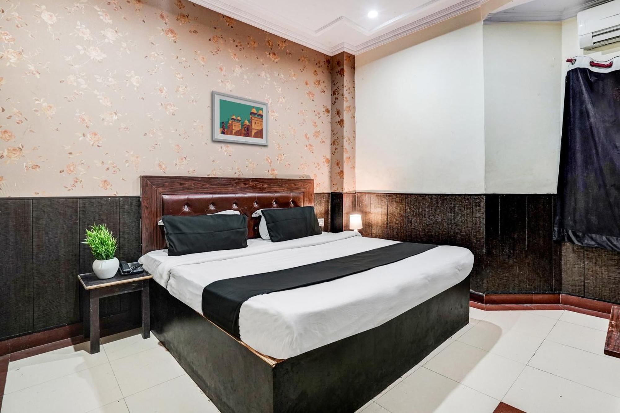 Super Hotel O Bg Hotel Фаридабад Екстериор снимка