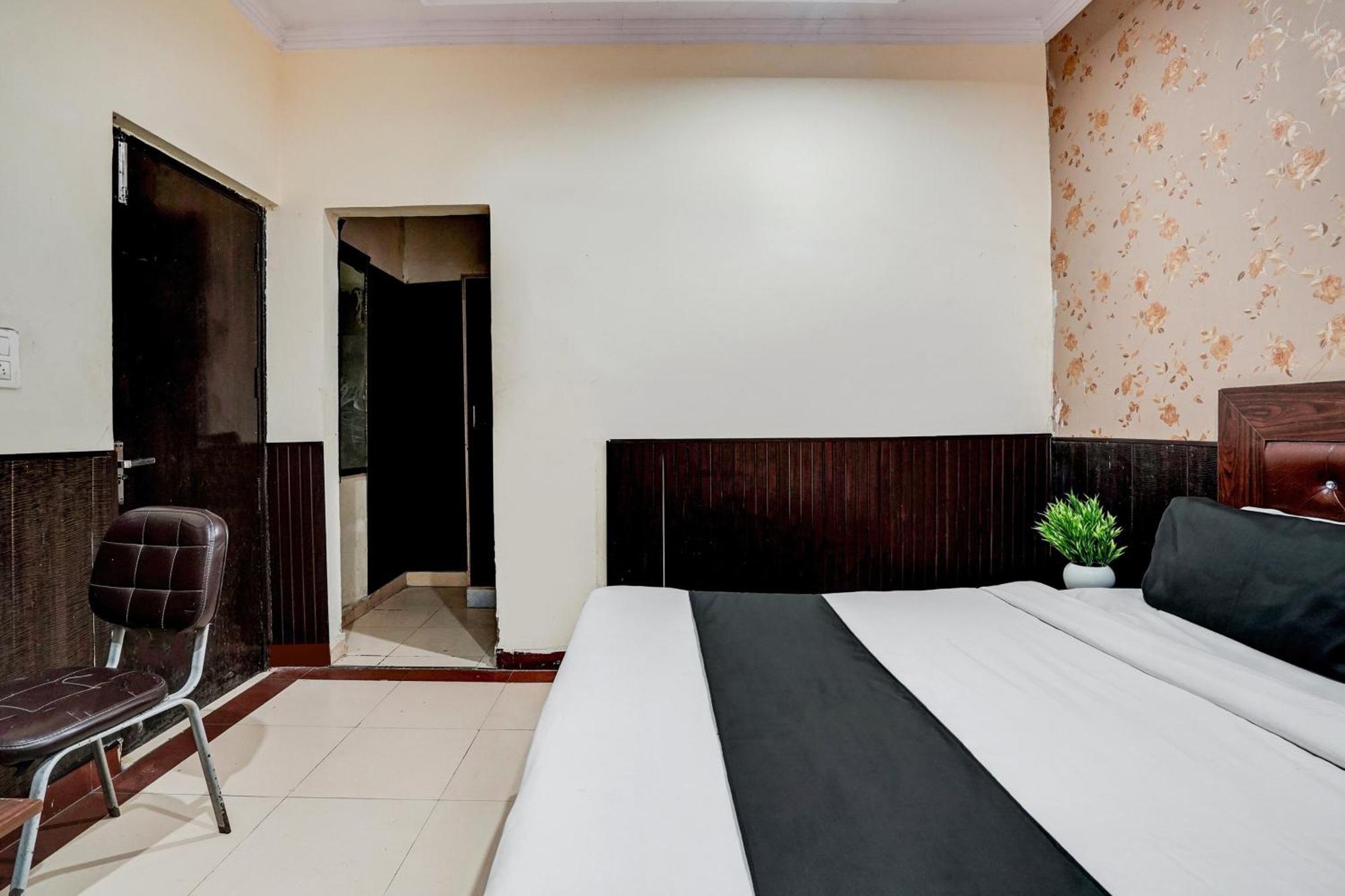Super Hotel O Bg Hotel Фаридабад Екстериор снимка