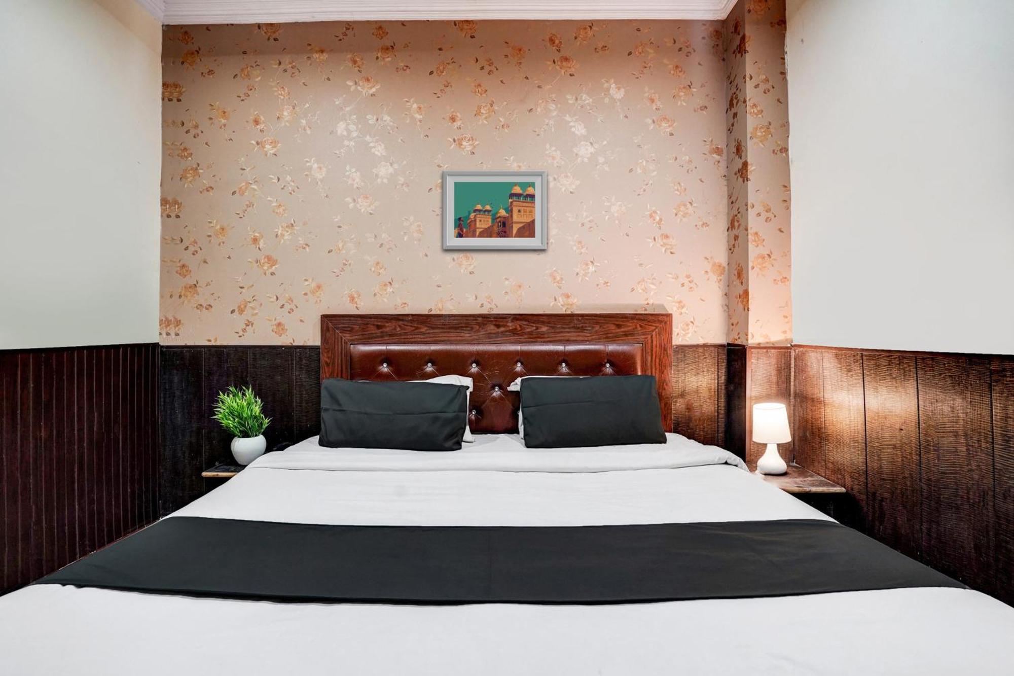 Super Hotel O Bg Hotel Фаридабад Екстериор снимка