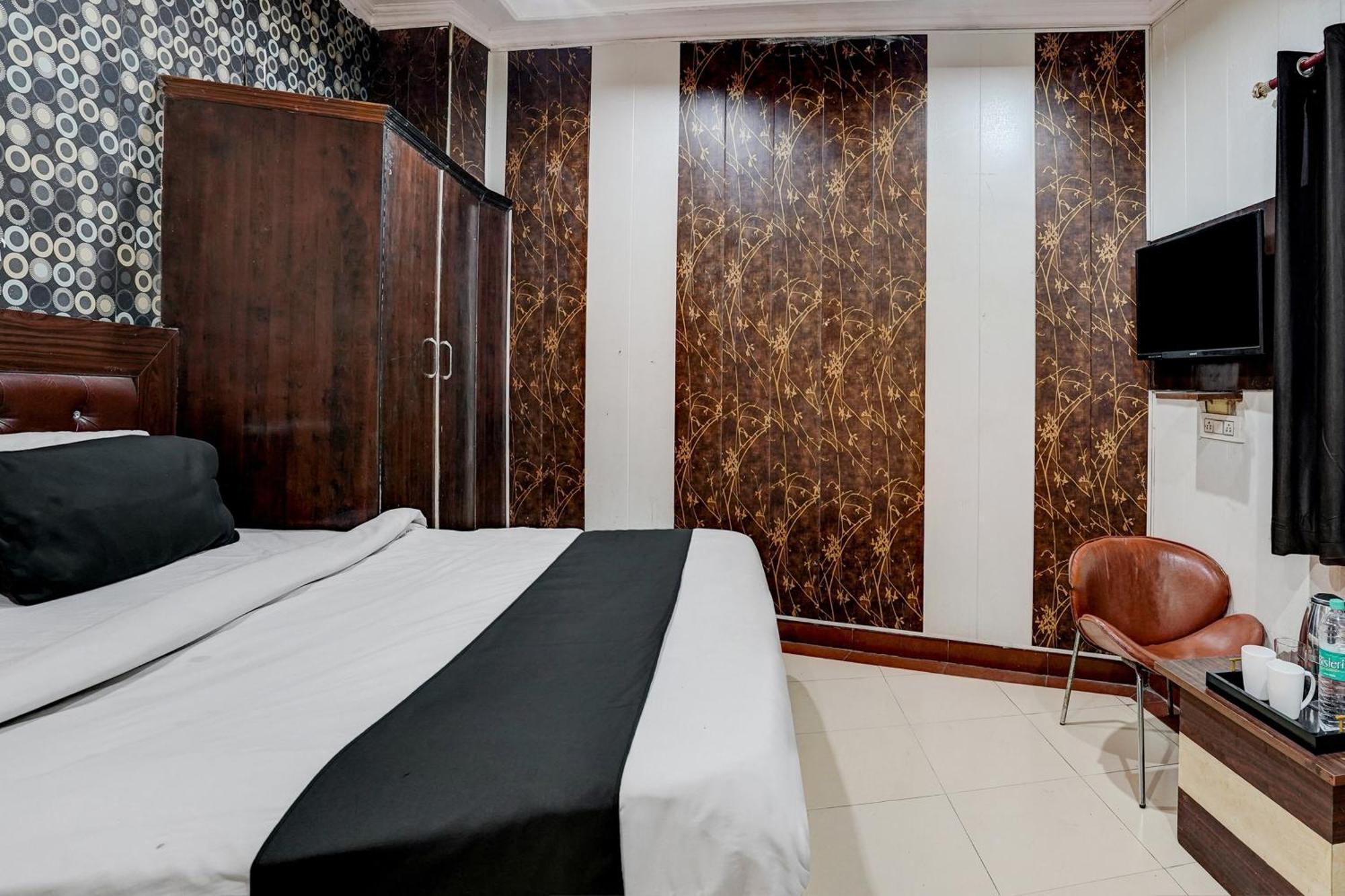 Super Hotel O Bg Hotel Фаридабад Екстериор снимка